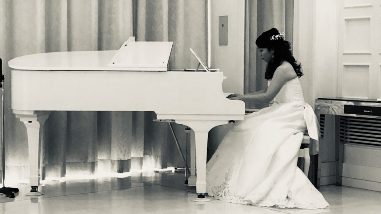 結婚式の余興でピアノ演奏を頼まれた 頼みたい そんな方へおすすめのピアノ演奏の演出アイディアと滑らないように考えたい事 歩先生のピアノの部屋